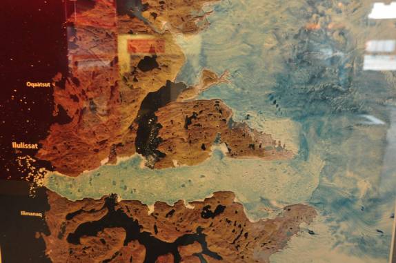 Foto a[erea da gigantesca geleira de Ilulissat e do Fiorde de Gelo, na Groelândia